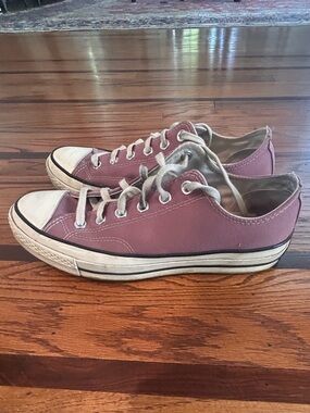 Converse Low-Top Canvas Sneakers in Mauve pink - size 10